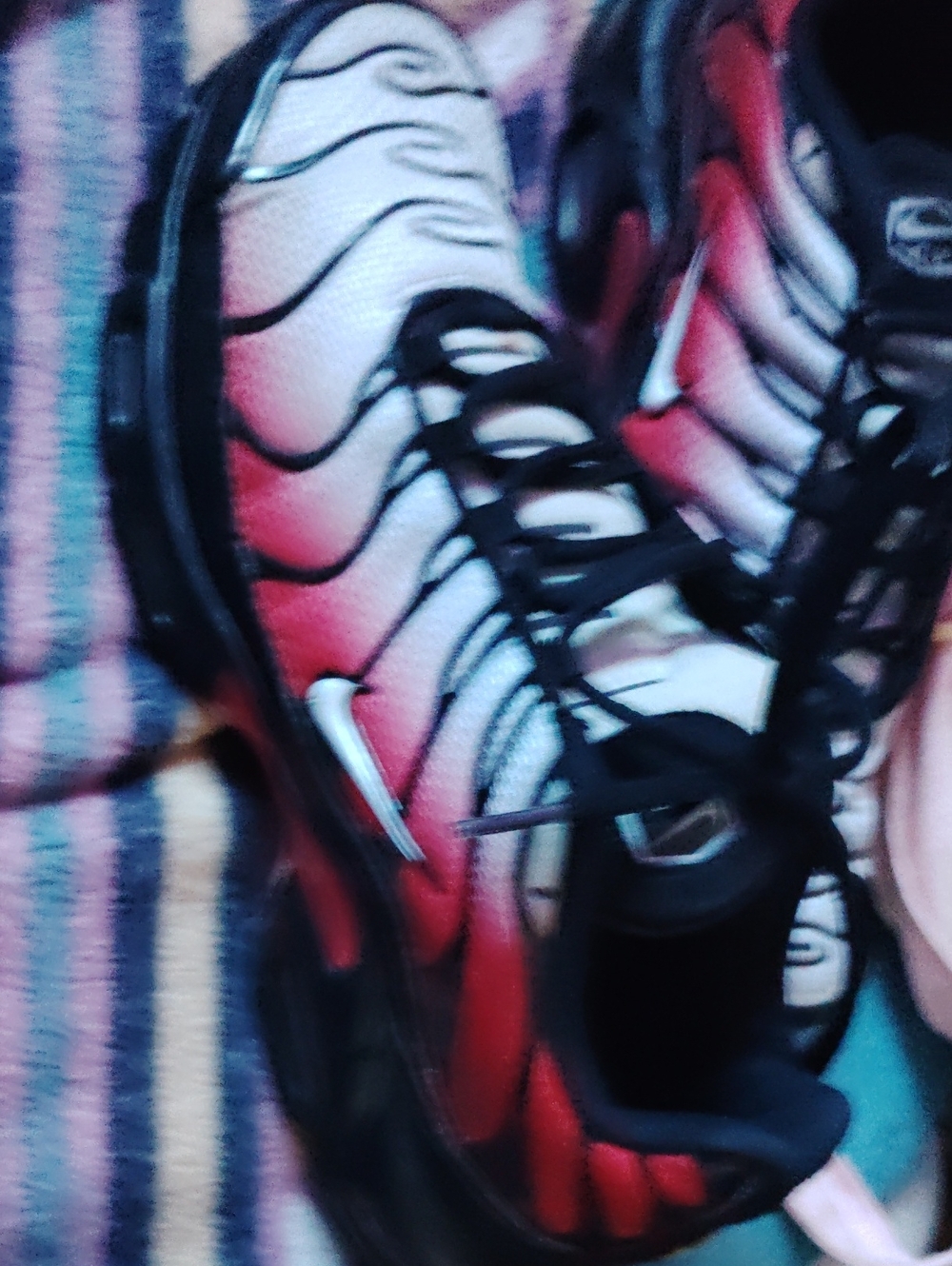 Nike Red, White and Black Gradient Running Shoes